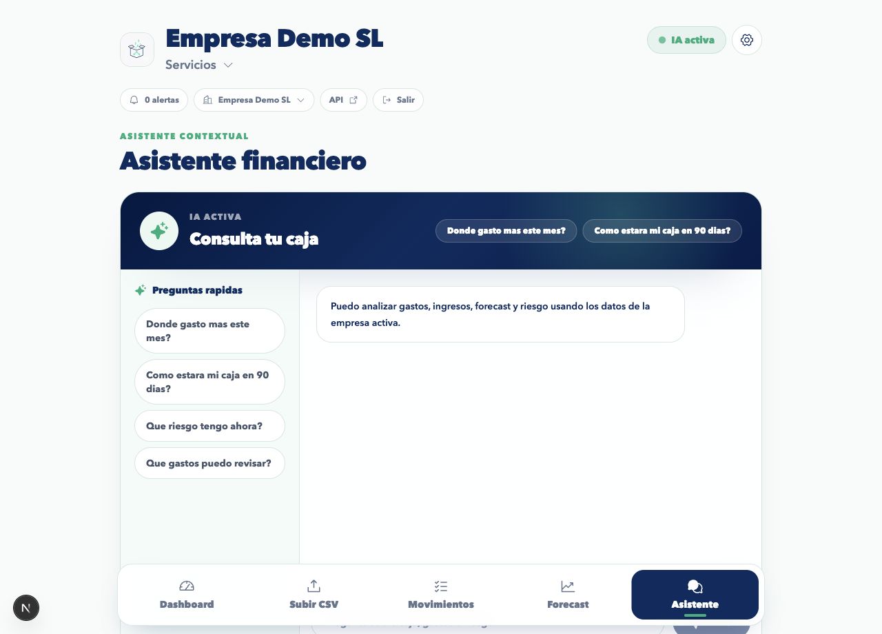 Vista del asistente financiero con preguntas rapidas sobre caja, gastos y riesgo